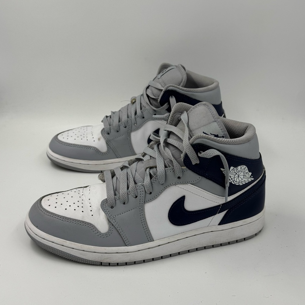 Air Jordan 1 Mid Mens Size 9 Wolf Grey Midnight Navy Basketball Shoe